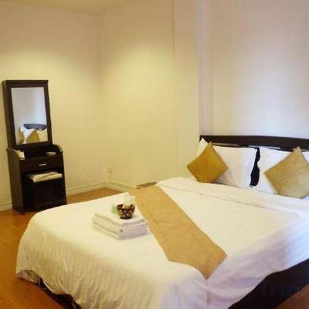 OYO 1089 Baan Boran Hotel Bangkok Bagian luar foto